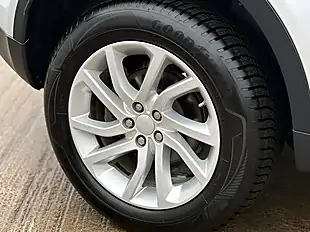 Used 2018 Land Rover Discovery Sport Se Tech Zambezi Silver - Interior and Exterior details 9