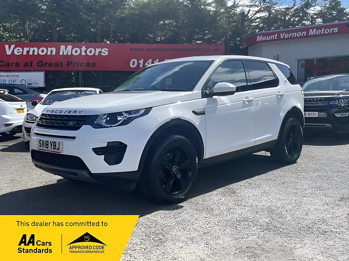 Used 2018 Land Rover Discovery Sport Se White - Front View
