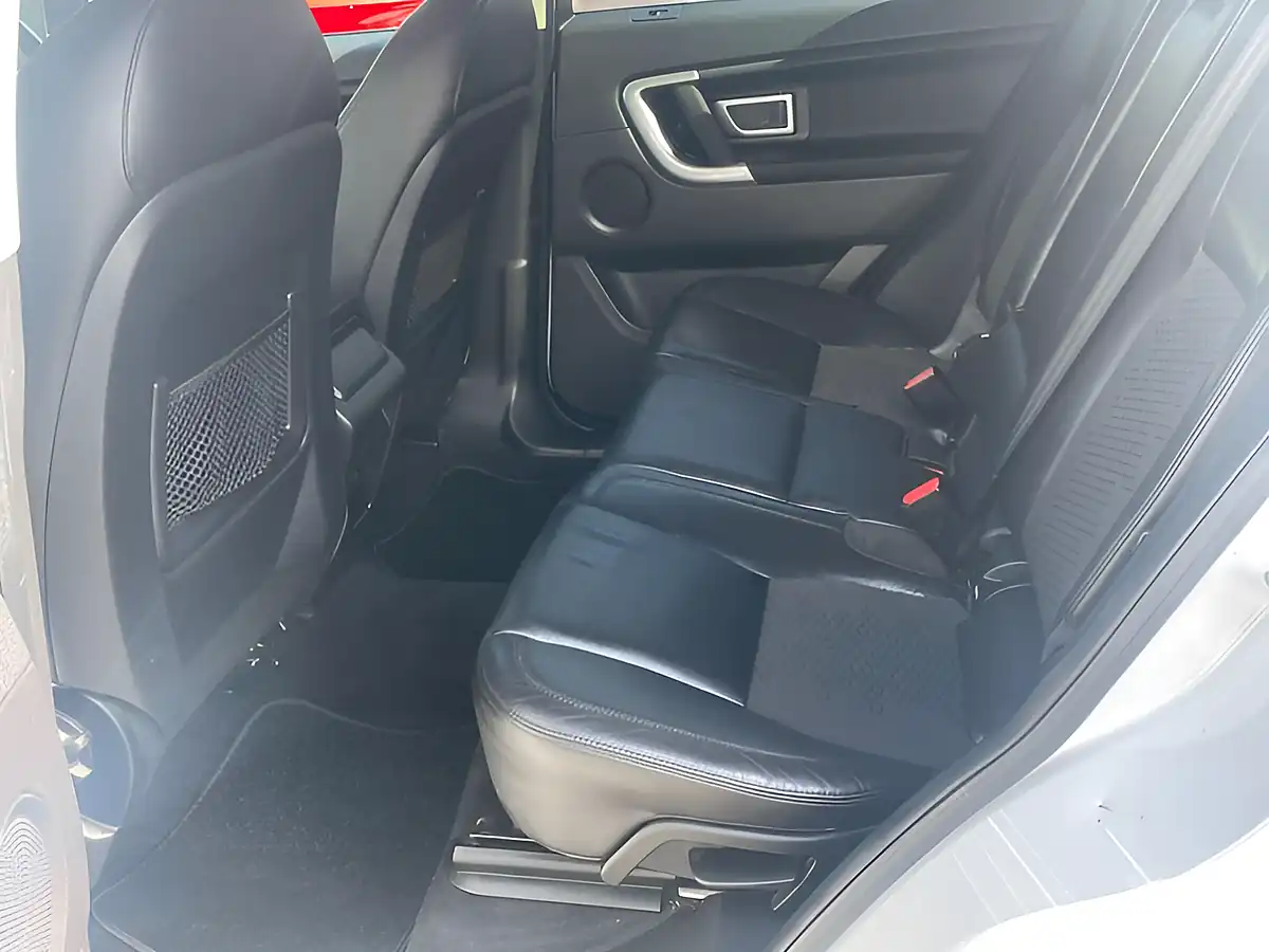 Used 2018 Land Rover Discovery Sport Se White - Interior and Exterior details 15