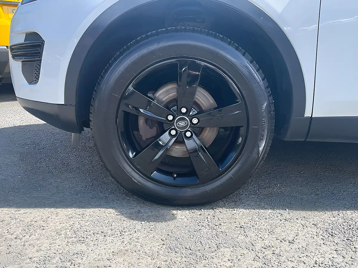 Used 2018 Land Rover Discovery Sport Se White - Interior and Exterior details 5
