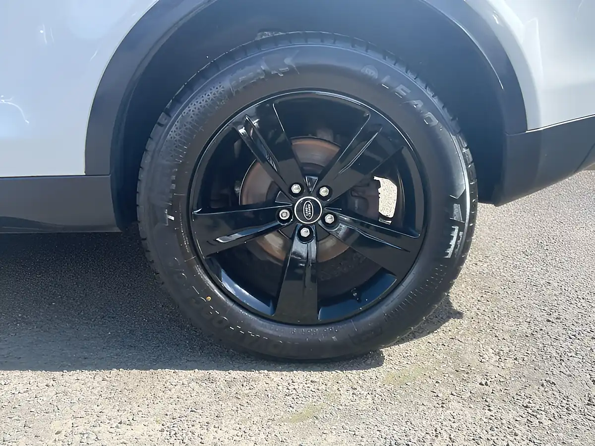 Used 2018 Land Rover Discovery Sport Se White - Interior and Exterior details 7