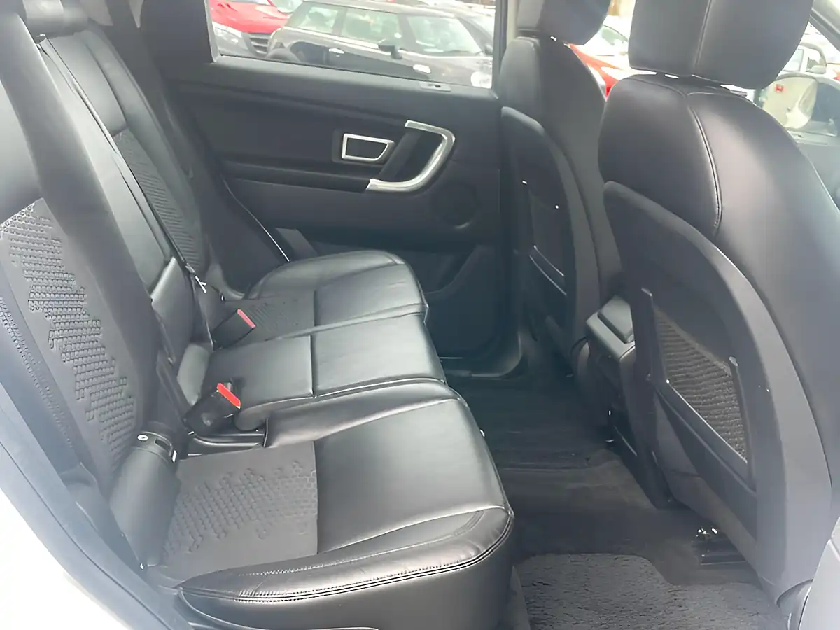 Used 2018 Land Rover Discovery Sport Se White - Interior and Exterior details 13