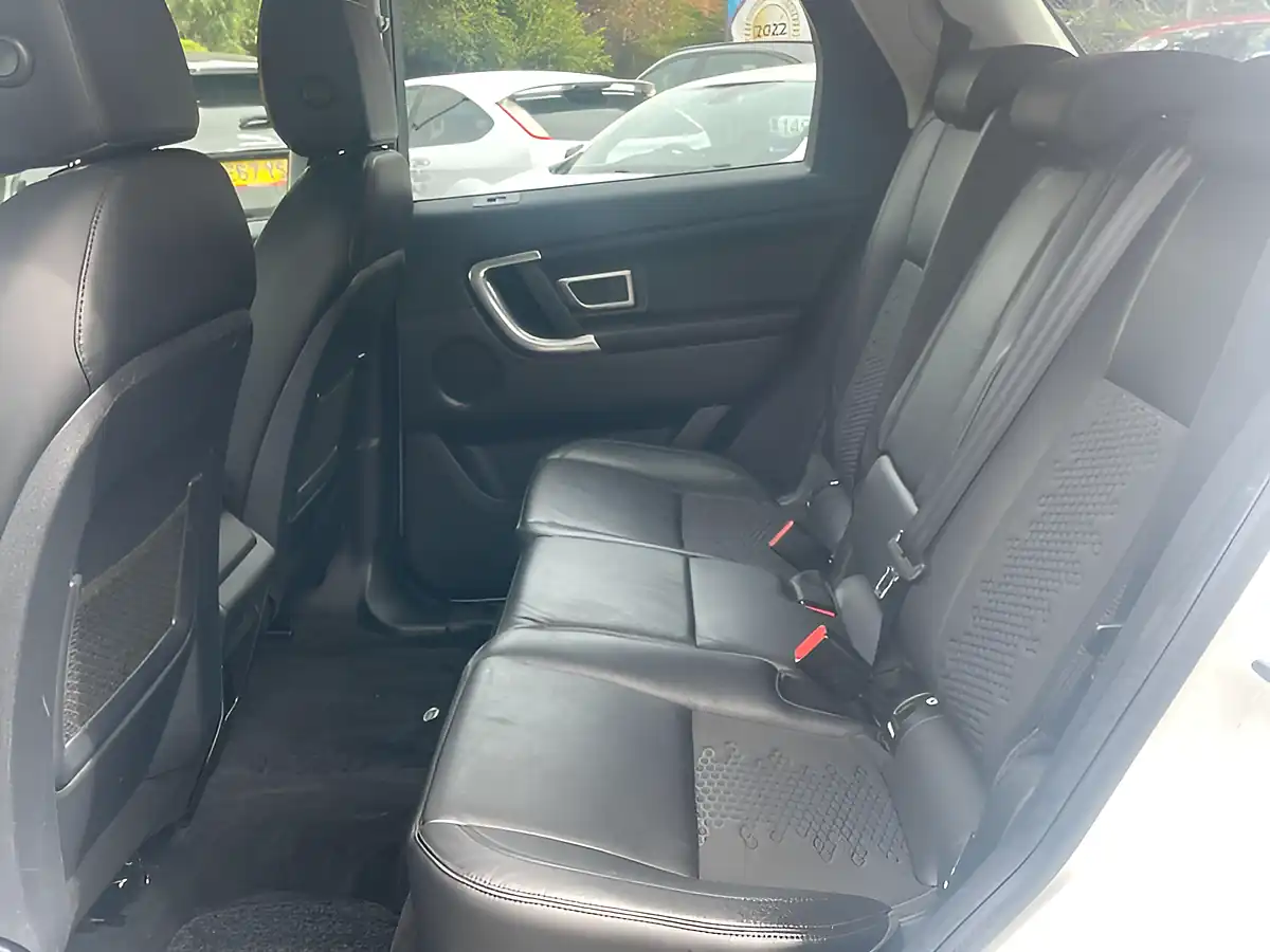 Used 2018 Land Rover Discovery Sport Se White - Interior and Exterior details 14