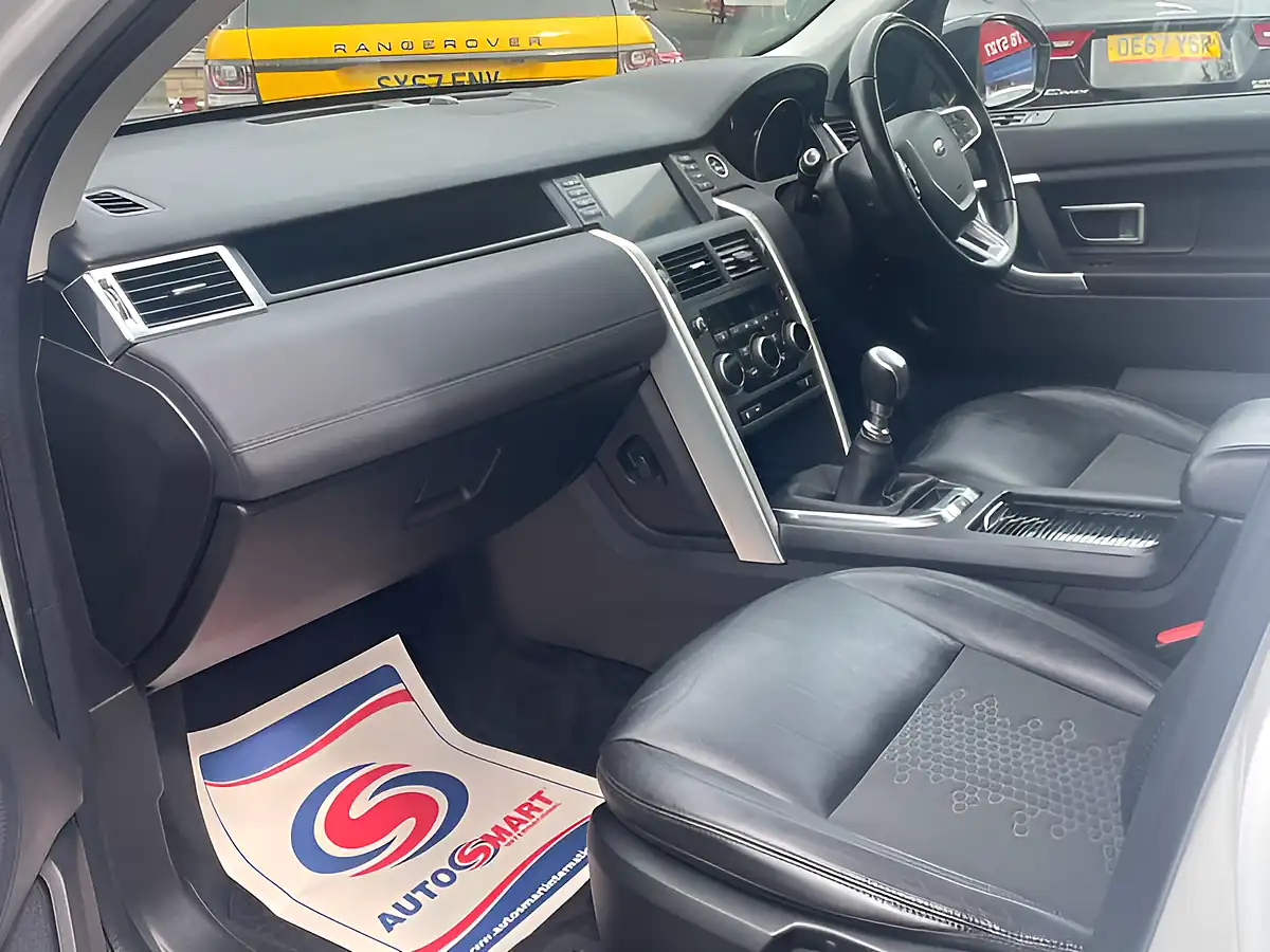 Used 2018 Land Rover Discovery Sport Se White - Interior and Exterior details 15