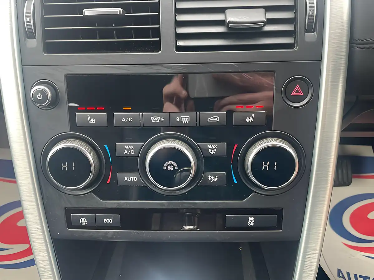 Used 2018 Land Rover Discovery Sport Se White - Interior and Exterior details 17