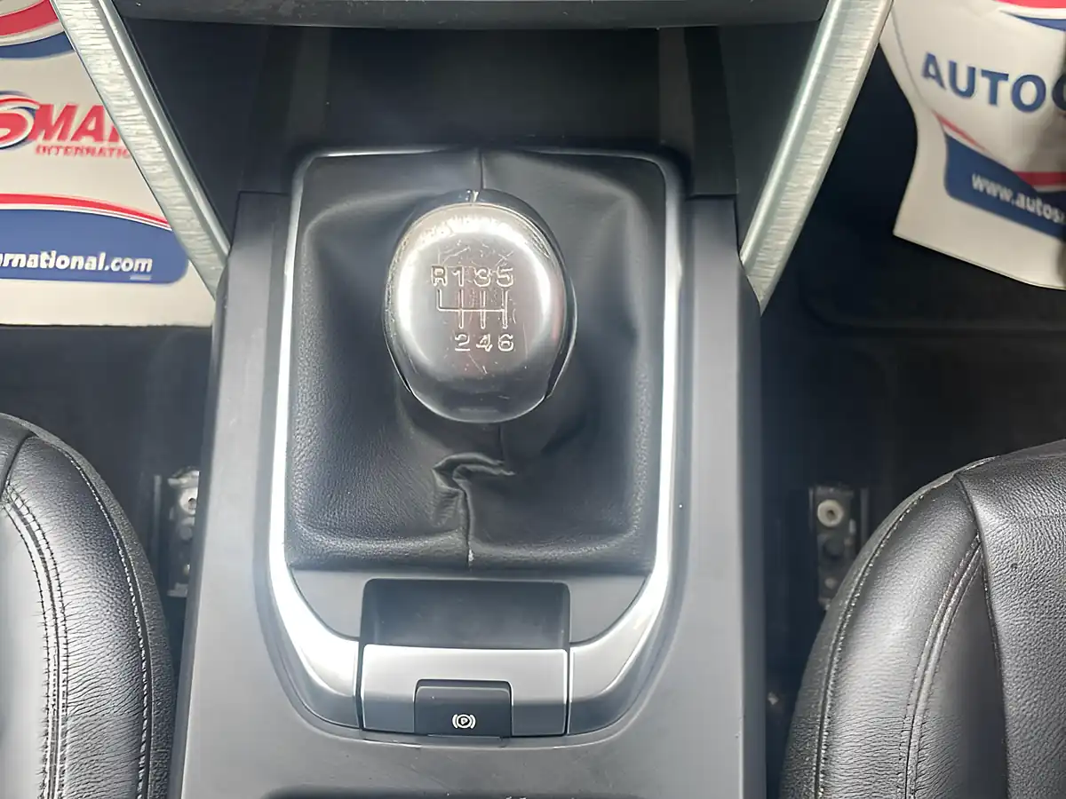 Used 2018 Land Rover Discovery Sport Se White - Interior and Exterior details 18