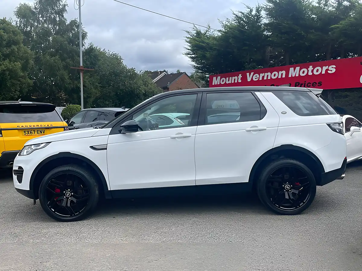 Used 2018 Land Rover Discovery Sport Se White - Interior and Exterior details 4