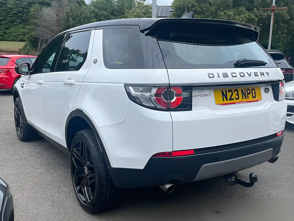 Used 2018 Land Rover Discovery Sport Se White - Interior and Exterior details 6