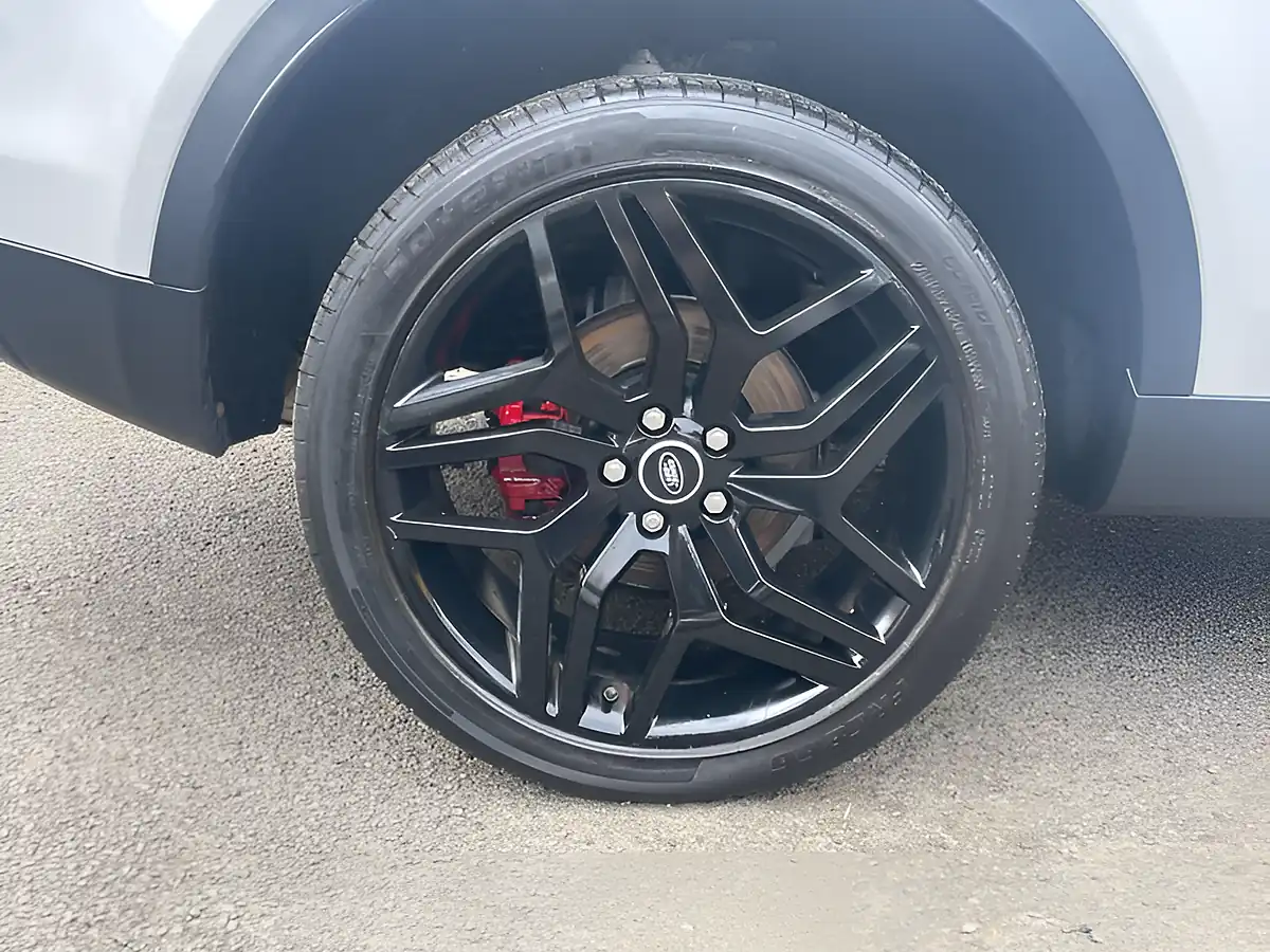 Used 2018 Land Rover Discovery Sport Se White - Interior and Exterior details 9