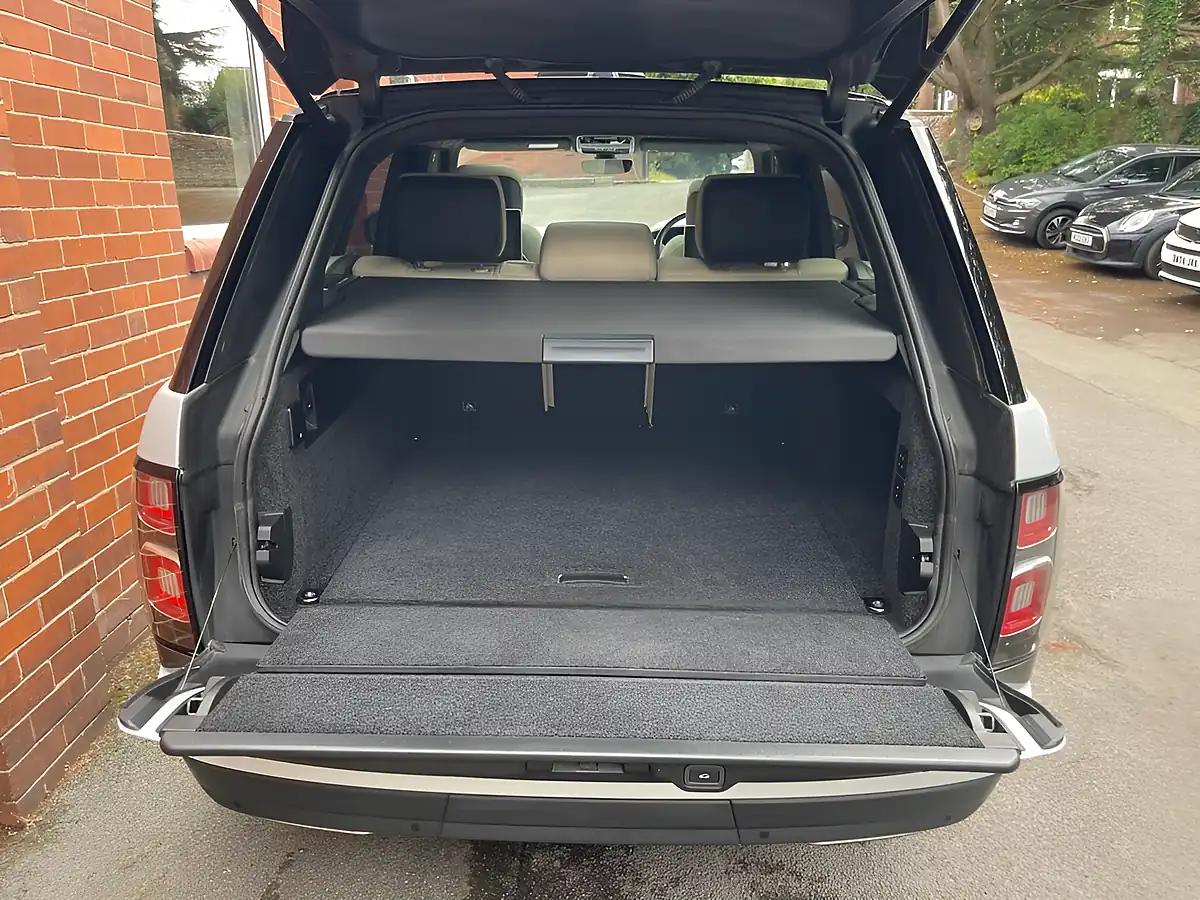 Used 2018 Land Rover Range Rover Autobiography Silver - Interior and Exterior details 18