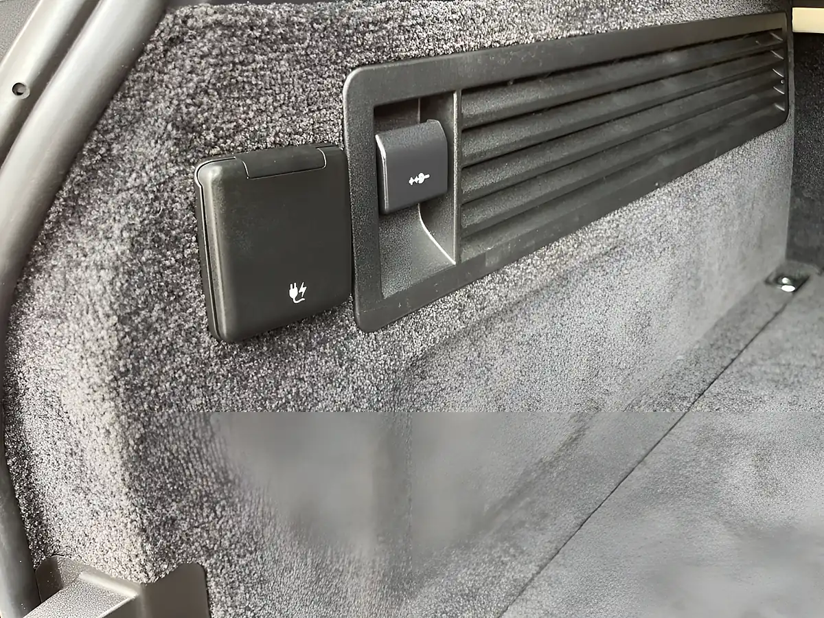 Used 2018 Land Rover Range Rover Autobiography Silver - Interior and Exterior details 19