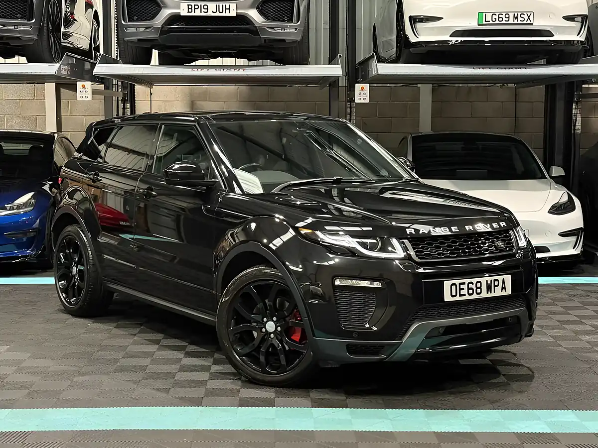 Used 2018 Land Rover Range Rover Evoque Hse Dynamic Black - Front View