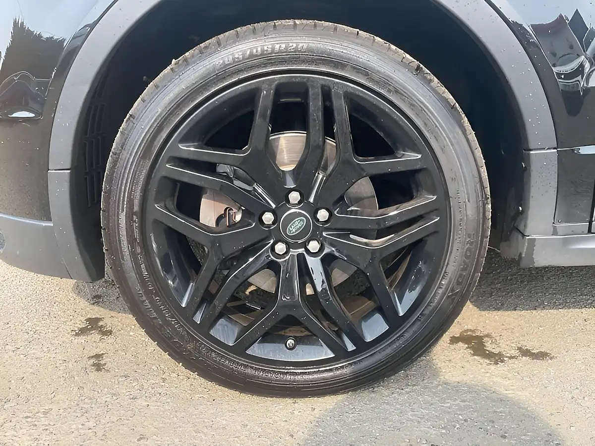 Used 2018 Land Rover Range Rover Evoque Hse Dynamic Black - Interior and Exterior details 16