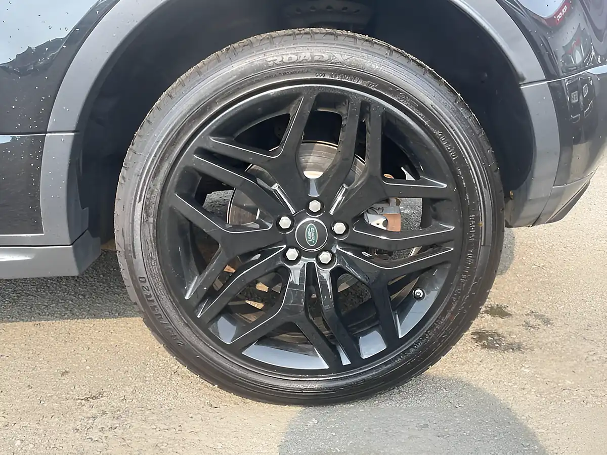 Used 2018 Land Rover Range Rover Evoque Hse Dynamic Black - Interior and Exterior details 17