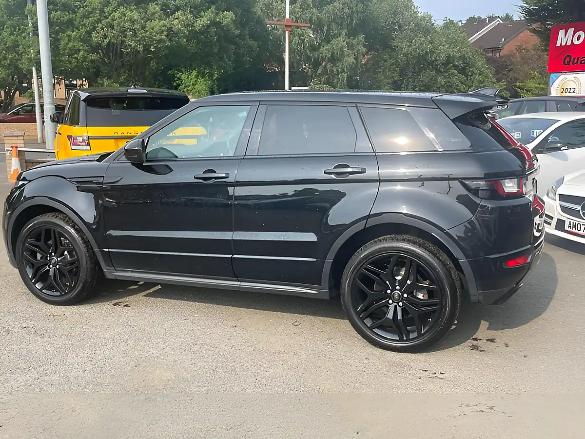 Used 2018 Land Rover Range Rover Evoque Hse Dynamic Black - Interior and Exterior details 4