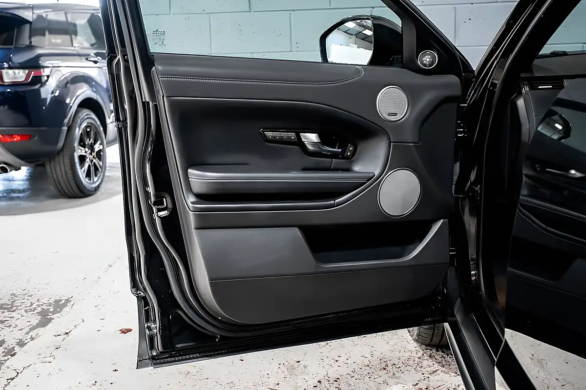 Used 2018 Land Rover Range Rover Evoque Hse Dynamic Black - Interior and Exterior details 11