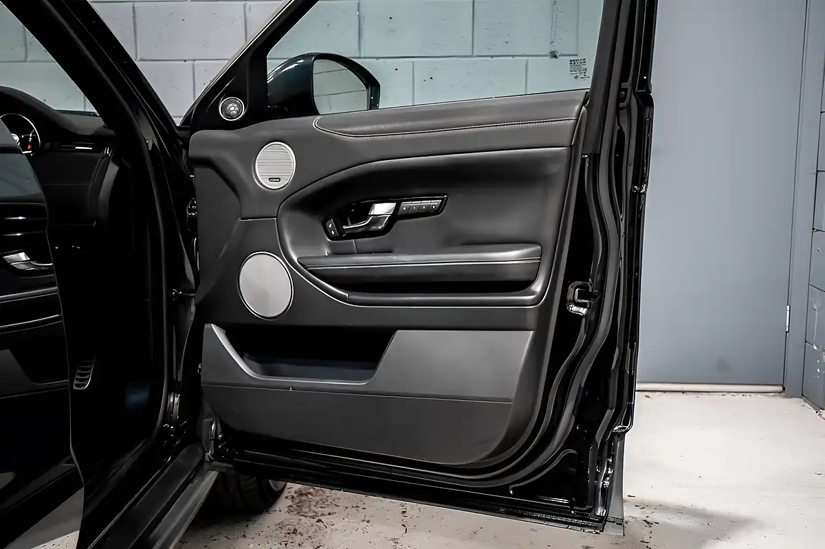 Used 2018 Land Rover Range Rover Evoque Hse Dynamic Black - Interior and Exterior details 8