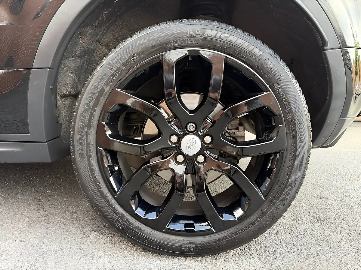 Used 2018 Land Rover Range Rover Evoque Hse Dynamic Black - Interior and Exterior details 11