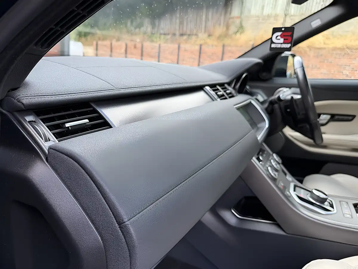 Used 2018 Land Rover Range Rover Evoque Hse Dynamic Black - Interior and Exterior details 17