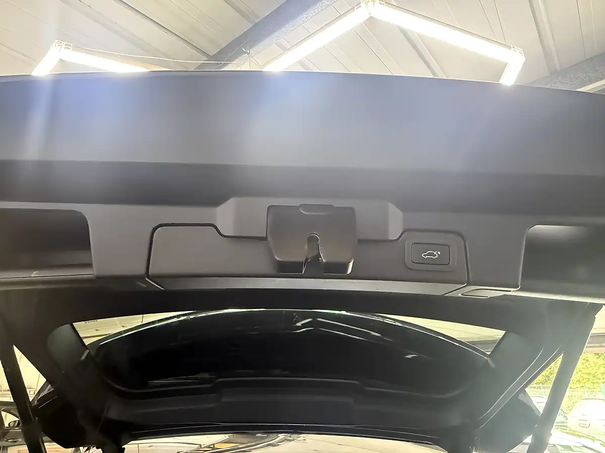 Used 2018 Land Rover Range Rover Evoque Hse Dynamic Black - Interior and Exterior details 15