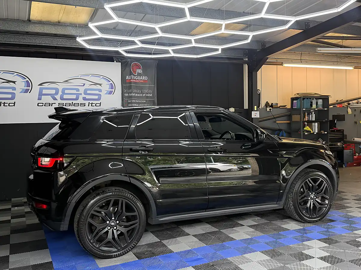 Used 2018 Land Rover Range Rover Evoque Hse Dynamic Black - Interior and Exterior details 4