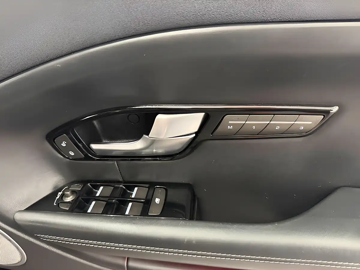 Used 2018 Land Rover Range Rover Evoque Hse Dynamic Black - Interior and Exterior details 13