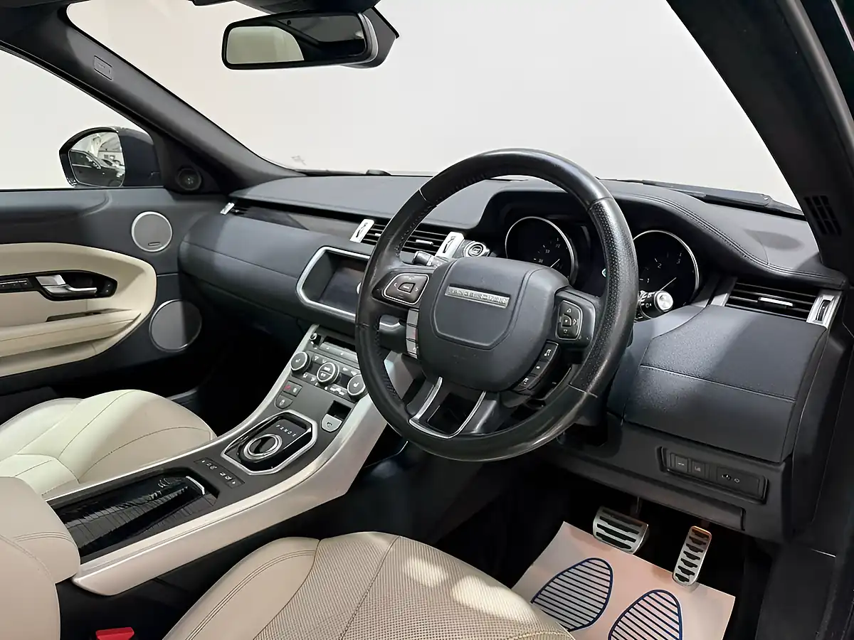 Used 2018 Land Rover Range Rover Evoque Hse Dynamic Black - Interior and Exterior details 11