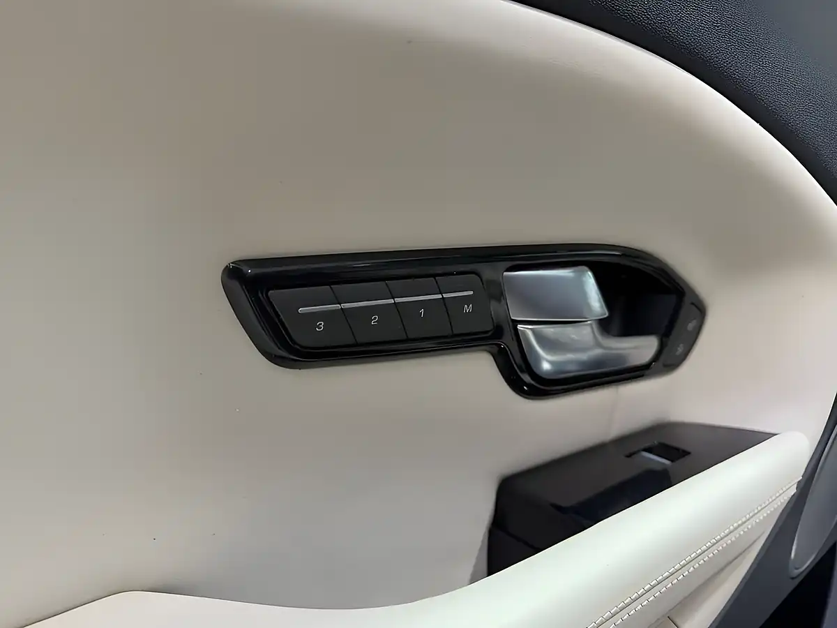 Used 2018 Land Rover Range Rover Evoque Hse Dynamic Black - Interior and Exterior details 15