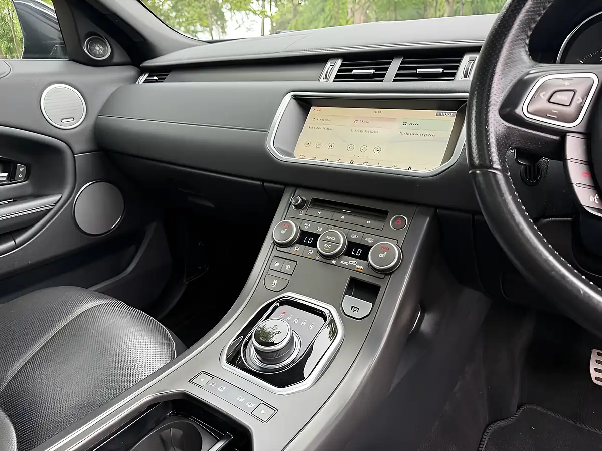 Used 2018 Land Rover Range Rover Evoque Hse Dynamic Blue - Interior and Exterior details 15
