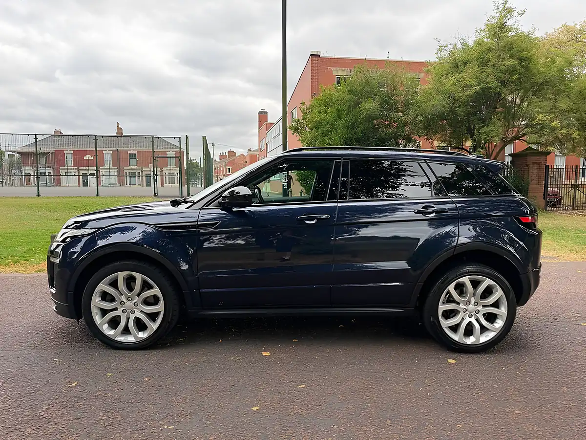 Used 2018 Land Rover Range Rover Evoque Hse Dynamic Blue - Interior and Exterior details 6