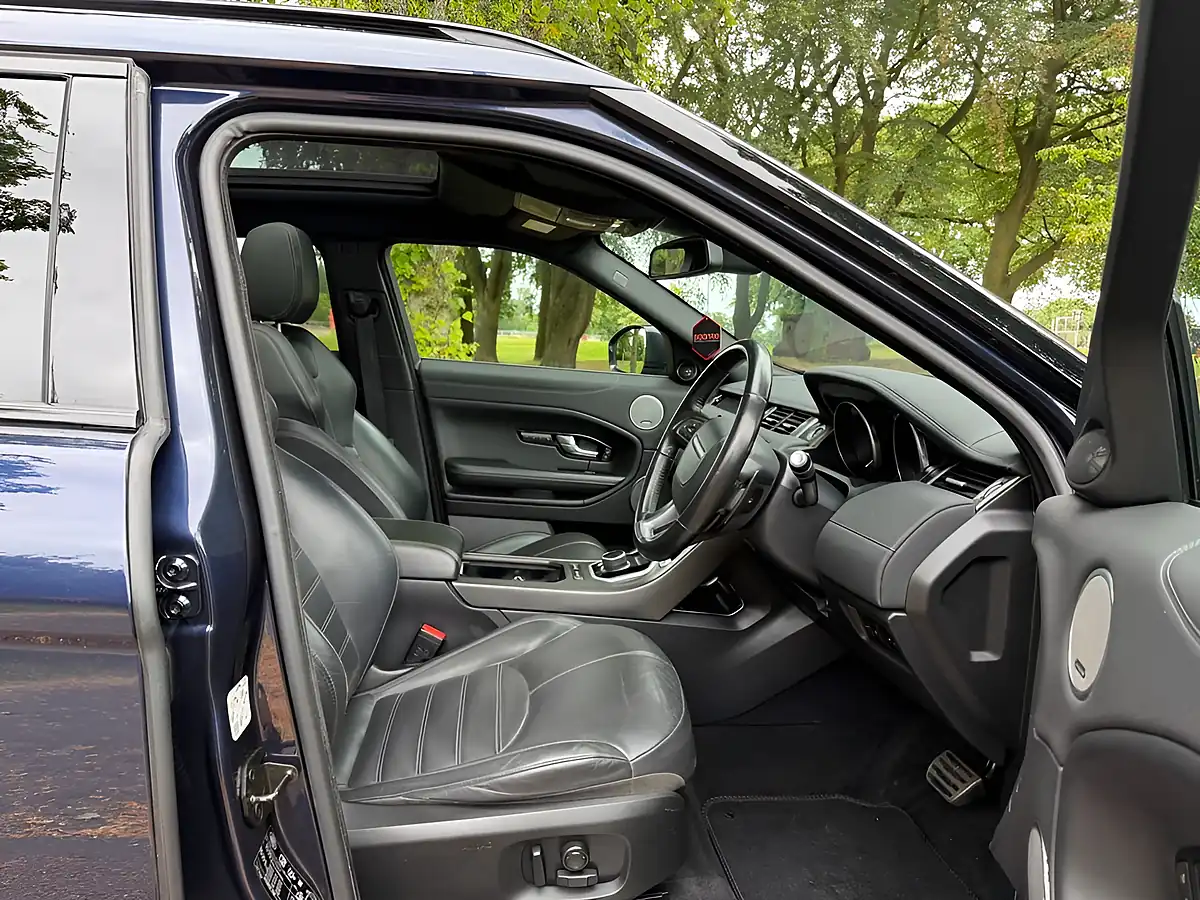 Used 2018 Land Rover Range Rover Evoque Hse Dynamic Blue - Interior and Exterior details 9