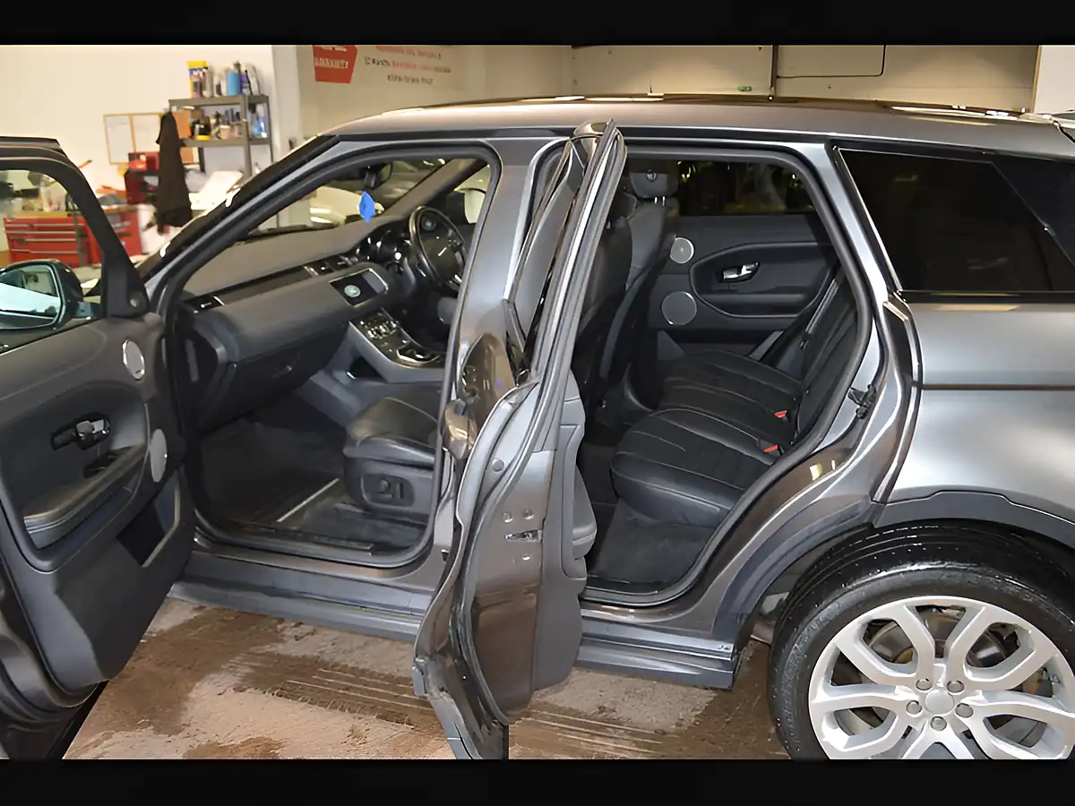 Used 2018 Land Rover Range Rover Evoque Hse Dynamic Corris Grey - Interior and Exterior details 14