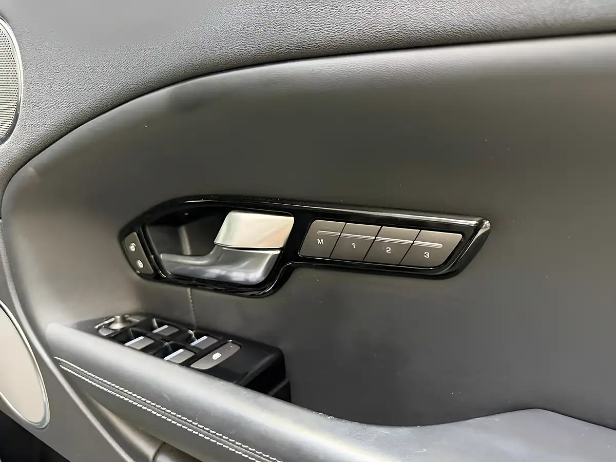 Used 2018 Land Rover Range Rover Evoque Hse Dynamic Grey - Interior and Exterior details 19