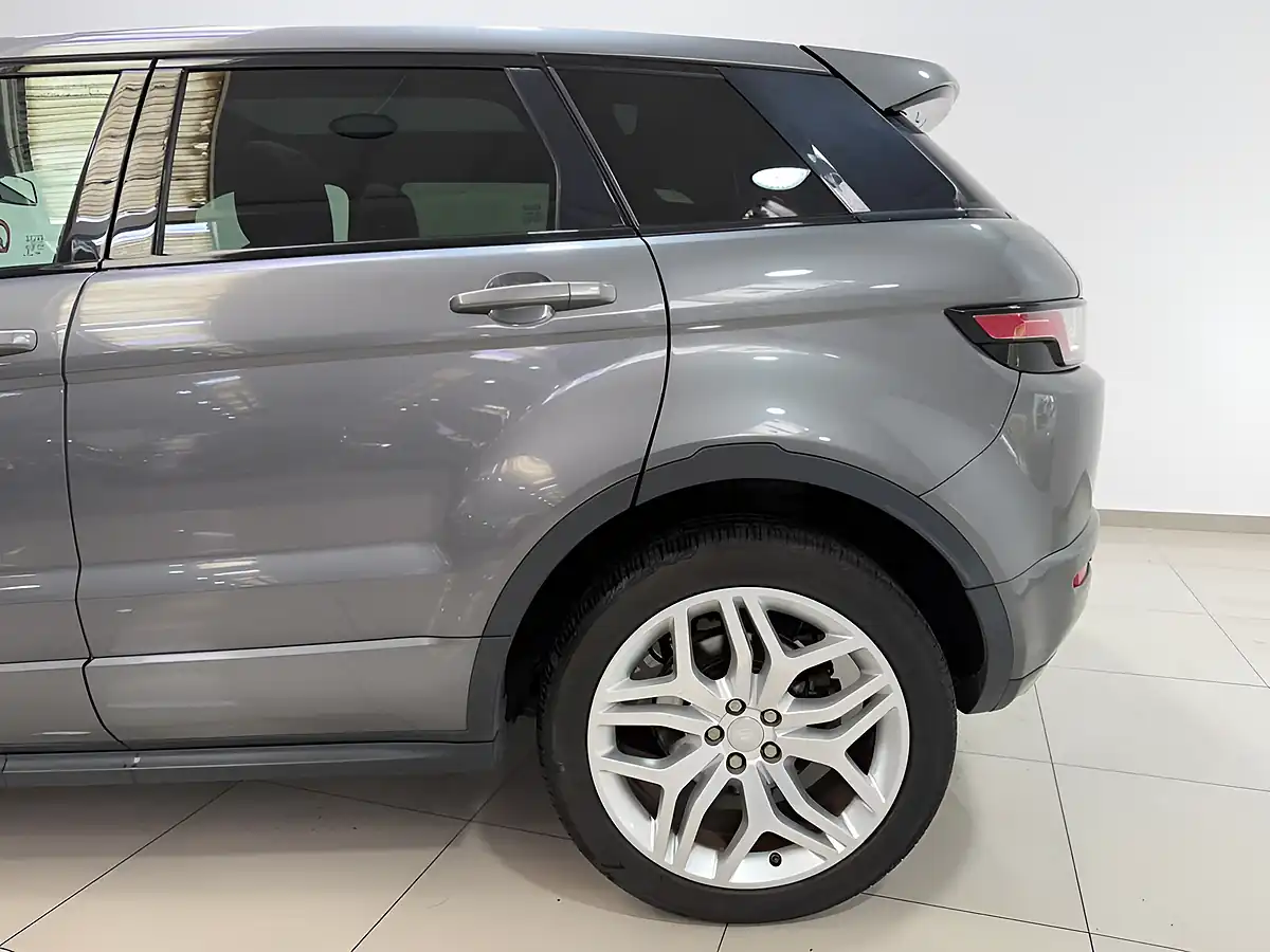 Used 2018 Land Rover Range Rover Evoque Hse Dynamic Grey - Interior and Exterior details 7