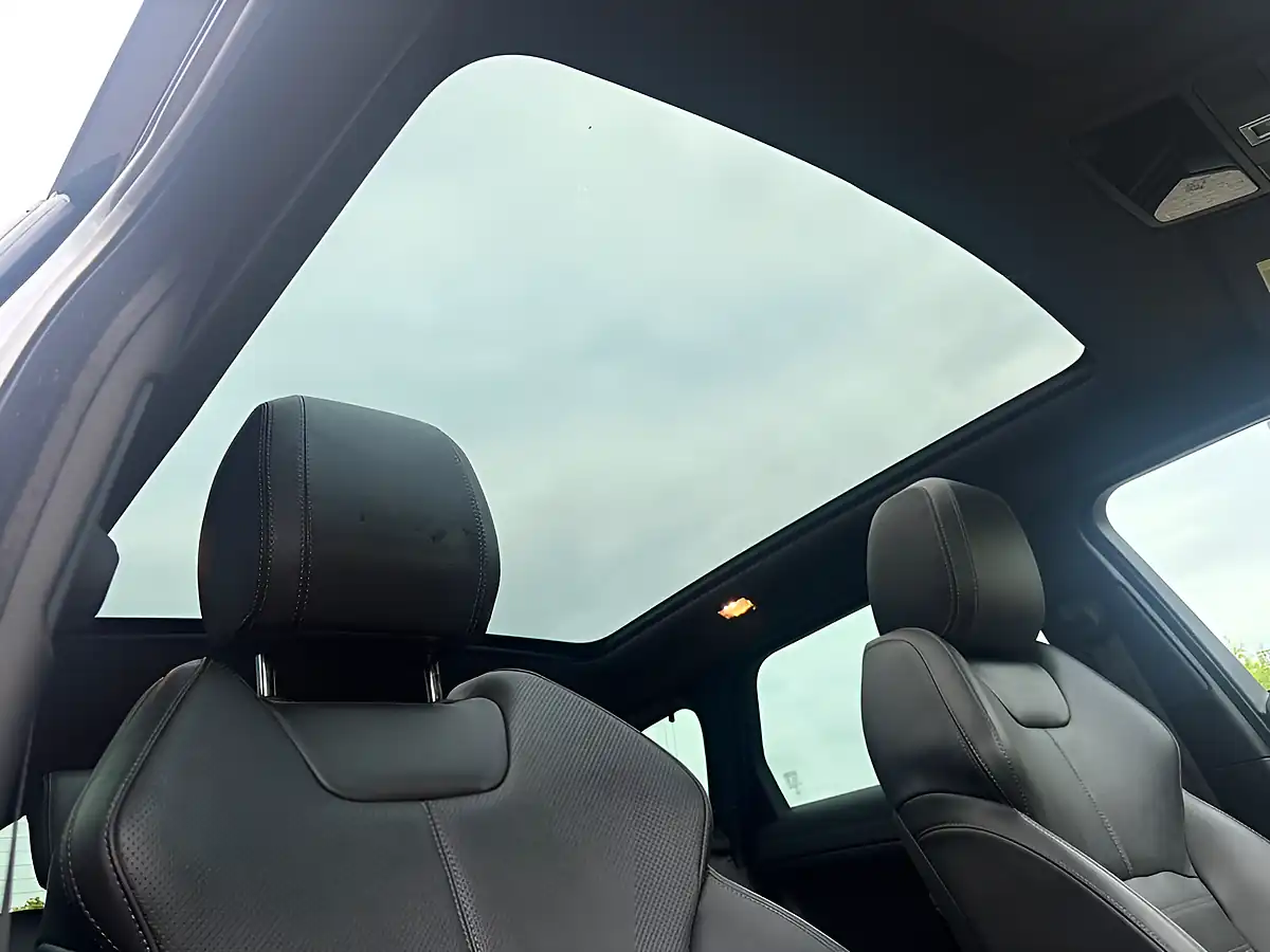 Used 2018 Land Rover Range Rover Evoque Hse Dynamic Grey - Interior and Exterior details 12