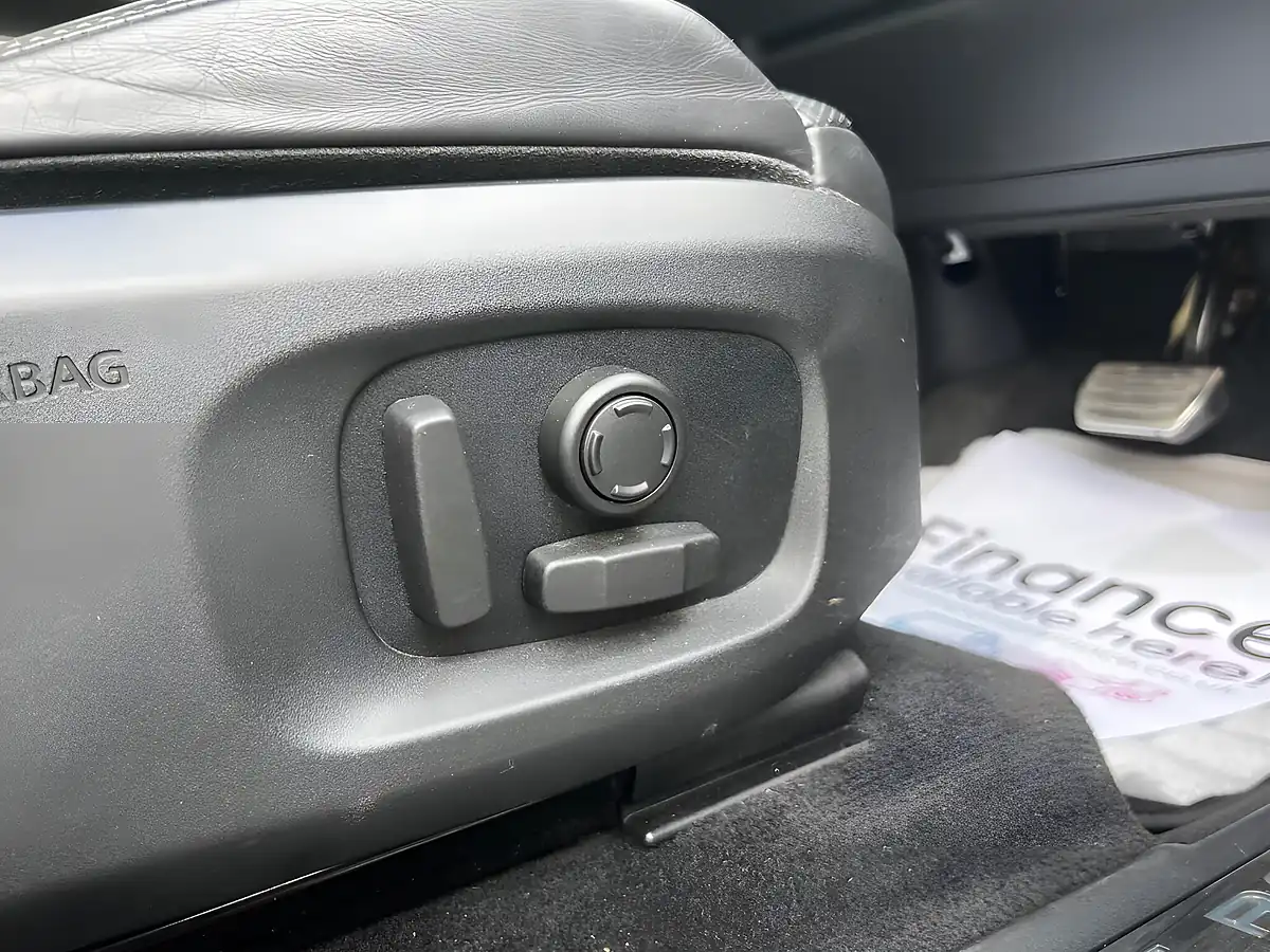 Used 2018 Land Rover Range Rover Evoque Hse Dynamic Grey - Interior and Exterior details 16