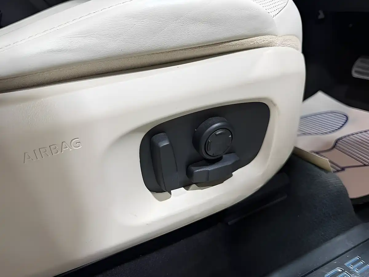 Used 2018 Land Rover Range Rover Evoque Hse Dynamic Grey - Interior and Exterior details 13