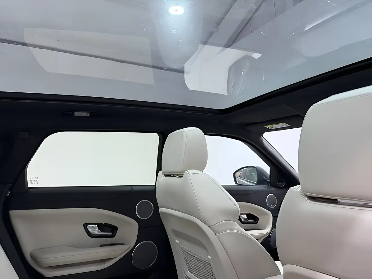 Used 2018 Land Rover Range Rover Evoque Hse Dynamic Grey - Interior and Exterior details 5