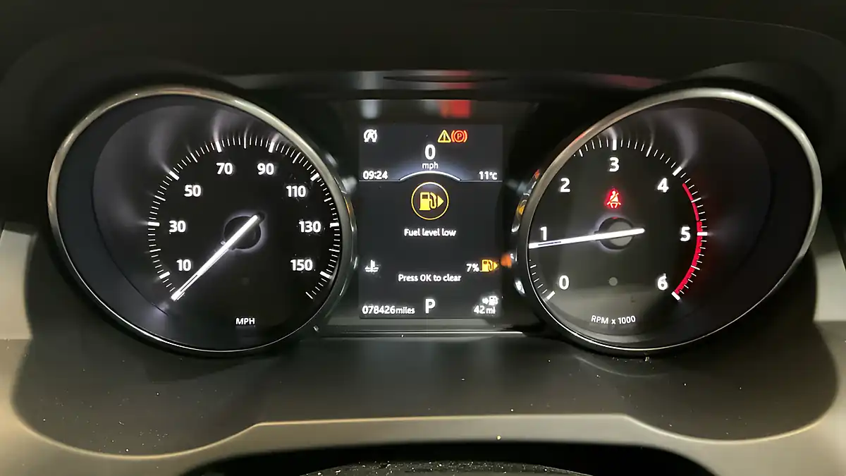 Used 2018 Land Rover Range Rover Evoque Hse Dynamic Red - Interior and Exterior details 14