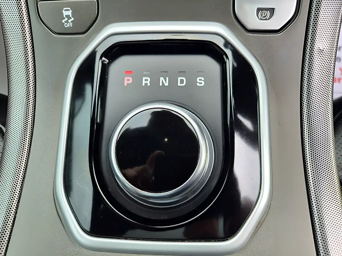 Used 2018 Land Rover Range Rover Evoque Hse Dynamic Red - Interior and Exterior details 12