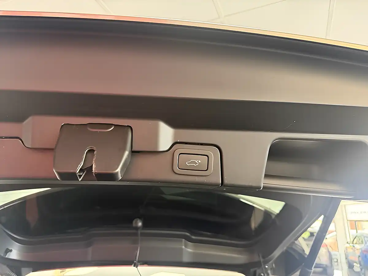 Used 2018 Land Rover Range Rover Evoque Hse Dynamic Silver - Interior and Exterior details 10