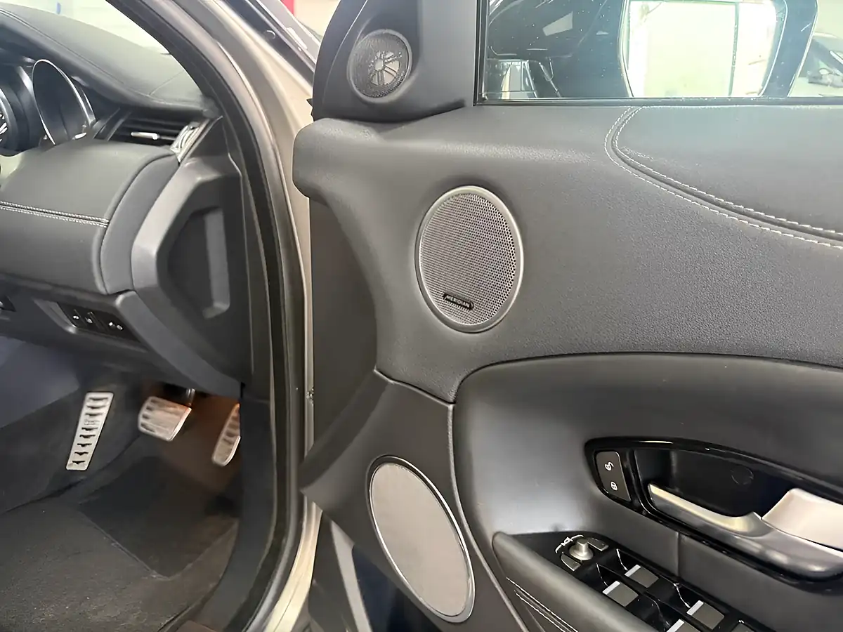 Used 2018 Land Rover Range Rover Evoque Hse Dynamic Silver - Interior and Exterior details 16