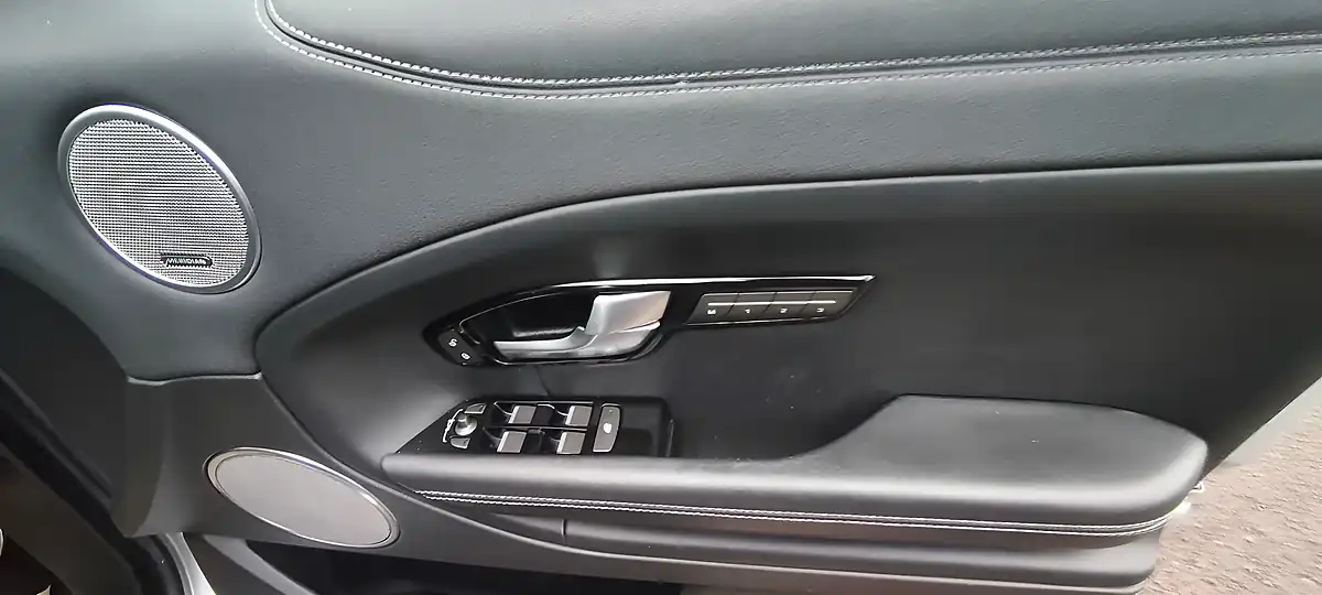 Used 2018 Land Rover Range Rover Evoque Hse Dynamic Silver - Interior and Exterior details 10