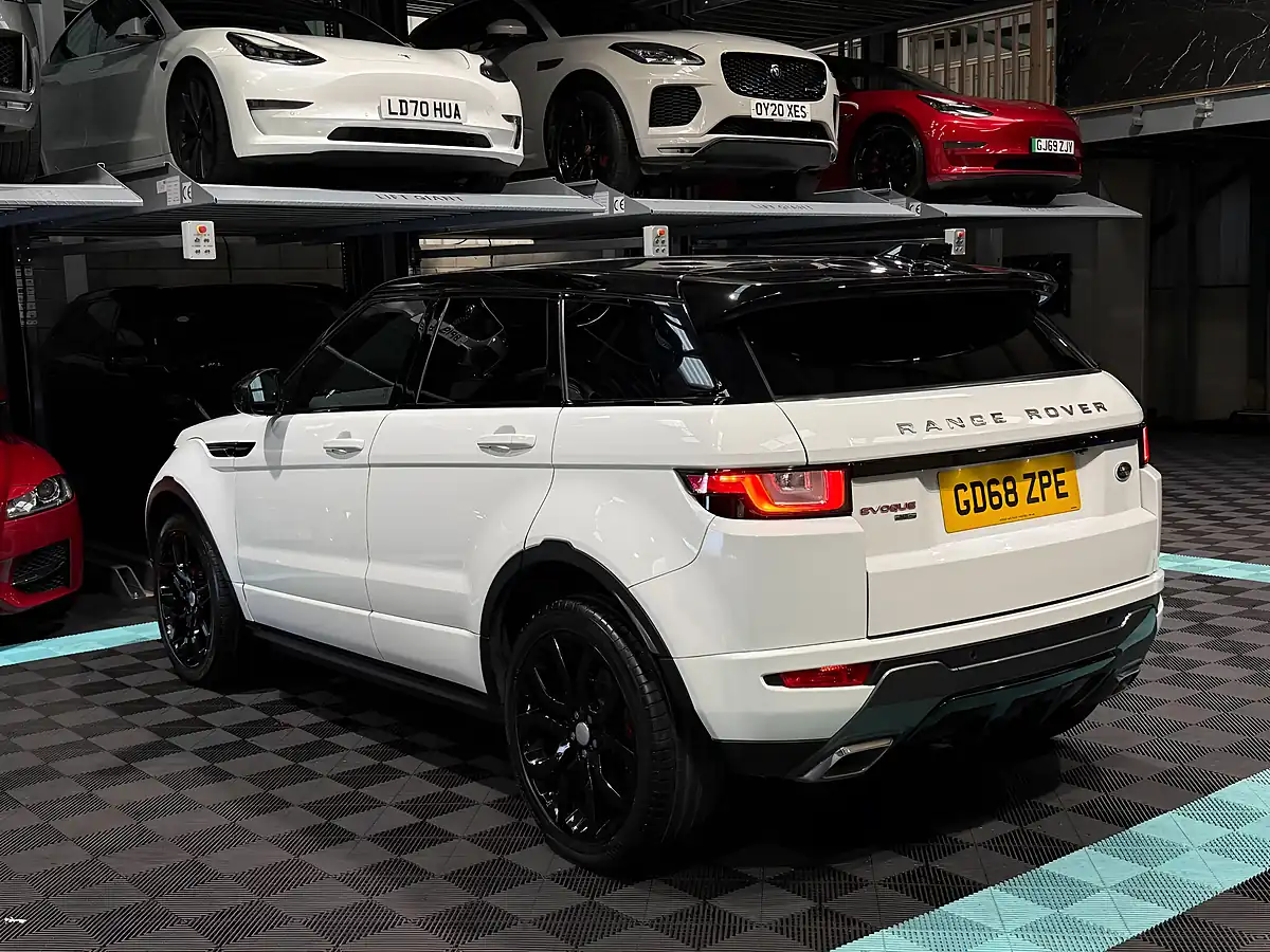 Used 2018 Land Rover Range Rover Evoque Hse Dynamic White - Interior and Exterior details 7