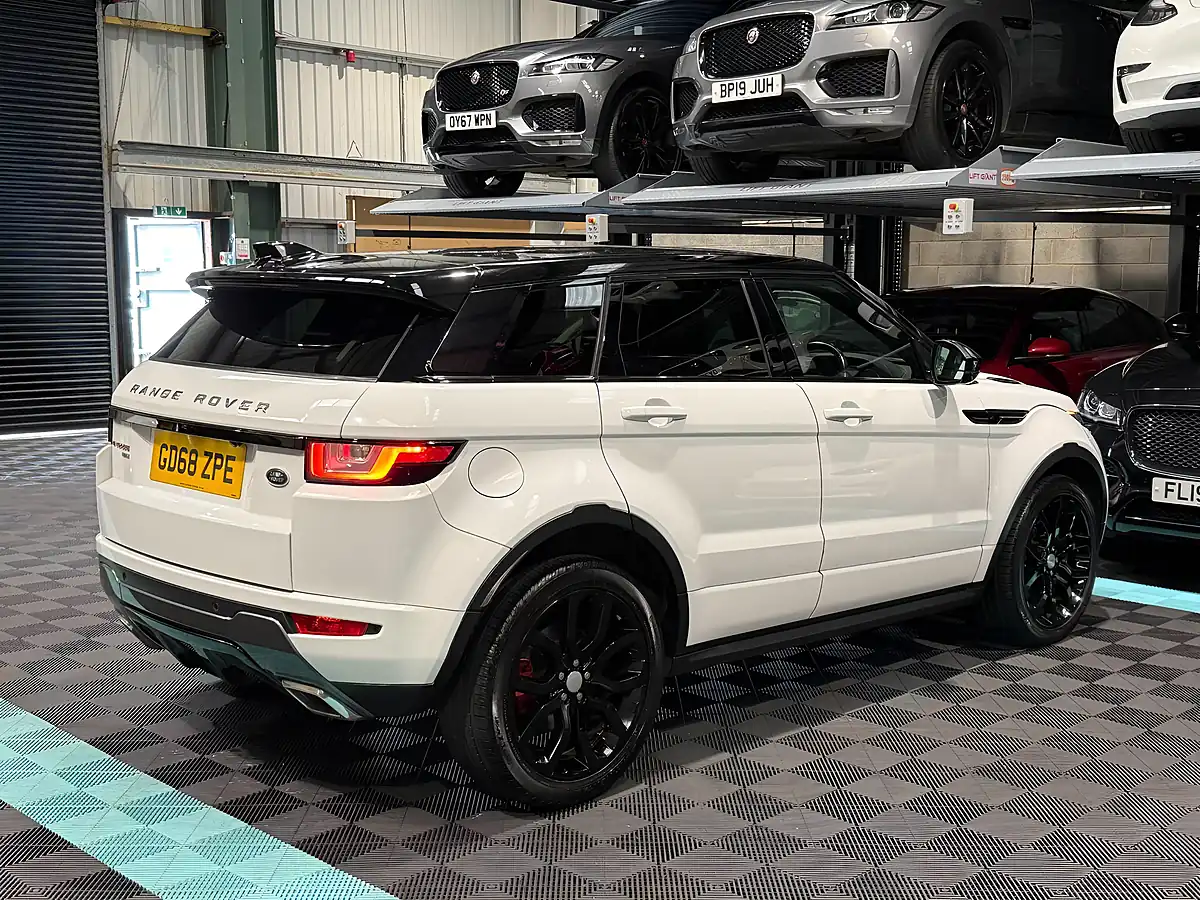 Used 2018 Land Rover Range Rover Evoque Hse Dynamic White - Interior and Exterior details 9