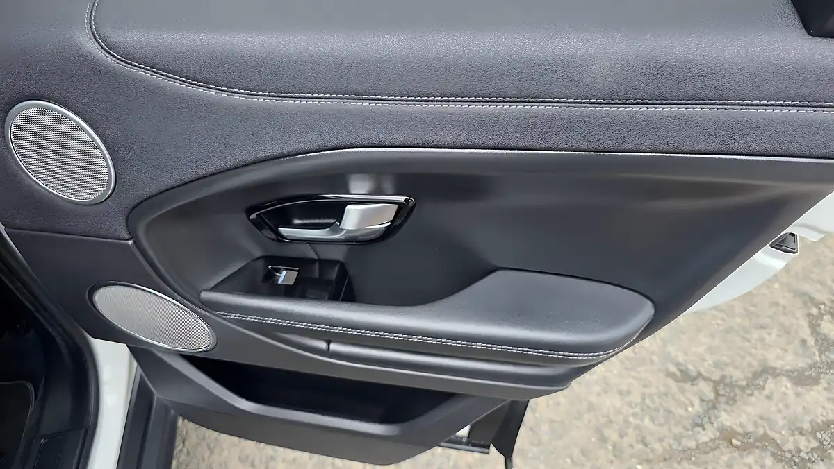Used 2018 Land Rover Range Rover Evoque Hse Dynamic White - Interior and Exterior details 12