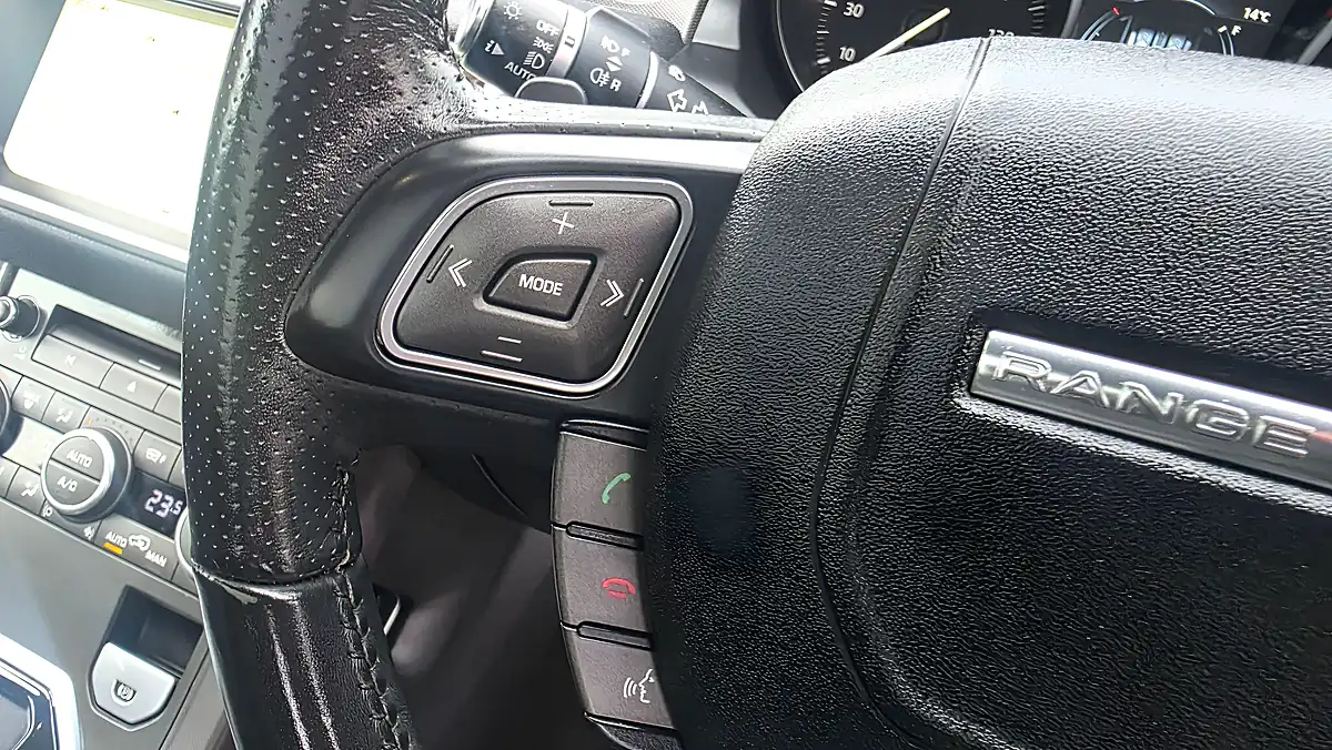 Used 2018 Land Rover Range Rover Evoque Hse Dynamic White - Interior and Exterior details 14