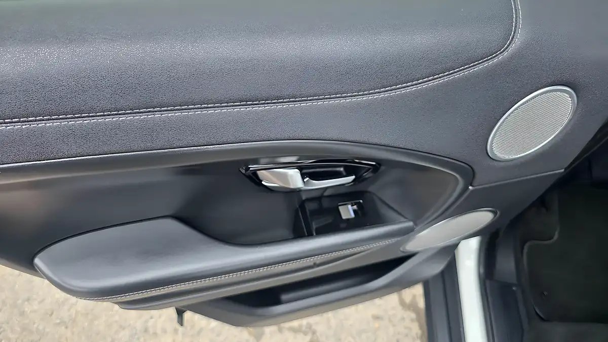Used 2018 Land Rover Range Rover Evoque Hse Dynamic White - Interior and Exterior details 18