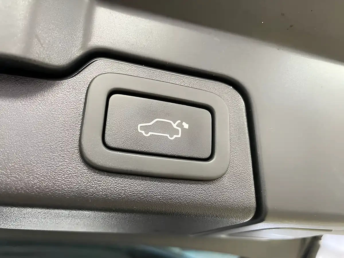 Used 2018 Land Rover Range Rover Evoque Landmark Moraine Blue - Interior and Exterior details 12