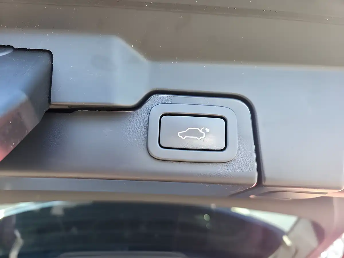 Used 2018 Land Rover Range Rover Evoque Landmark Red - Interior and Exterior details 12